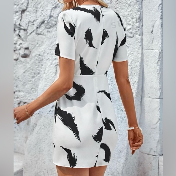 Black and White Casual Dress - Picture 2 of 5